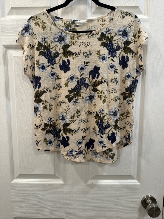 Tops - cynthia rowley beige blue green floral round neck short sleeve knit top sz M EUC